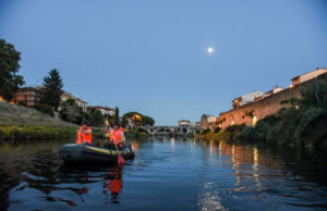 gommone sul fiume